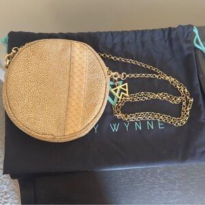 Kelly Wynne - HALO Sugar Cube - Gold Textured purse - NWOT